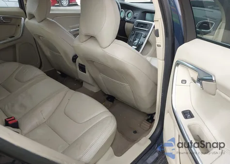 2011 Volvo S60 T6 z USA, uszkodzony, nr VIN YV1902FH2B2005721